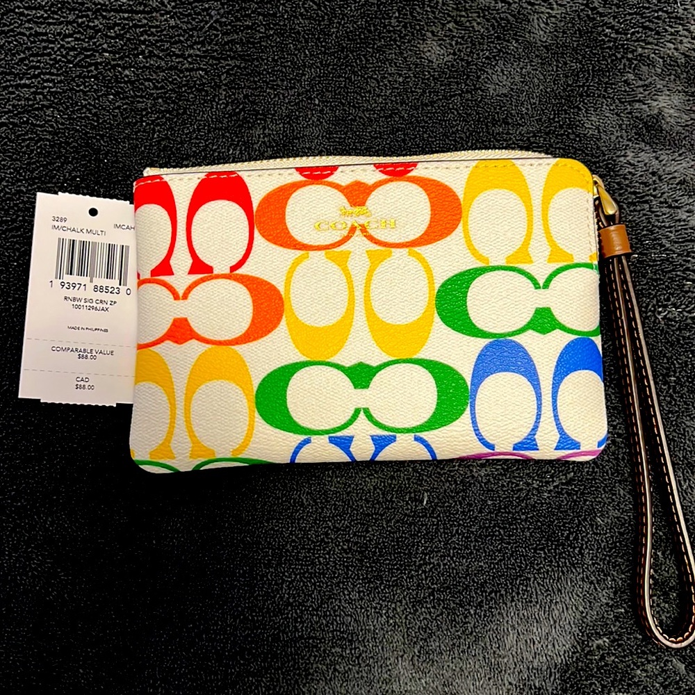 Brand NEW Rainbow 🌈 Coach Signature zipper wristlet